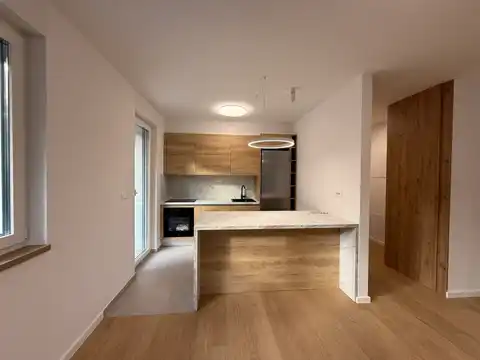 Záhřeb, Gračani – třípokojový byt s terasou a garáží