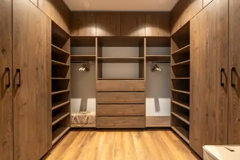 Split, Strožanac - Moderna vila s pogledom na more, bazenom i pomoćnim objektom 50 m2