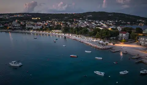 Trogir, Sevid – one-bedroom apartment 58.50 m², garden 122 m², 75 m from the sea