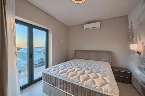 Ražanj – Vila s bazenom i panoramskim pogledom na more