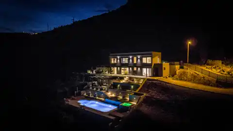 Vila 232 m², Kaštel Stari — 4SS, grijani bazen, pogled na more