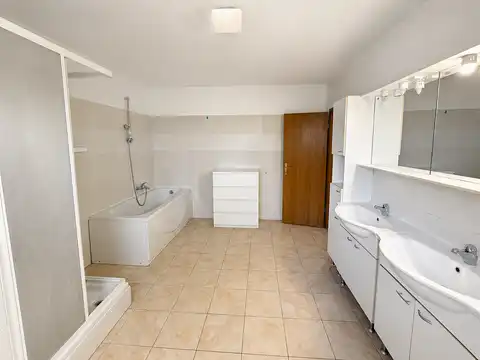 Dům 275 m² k pronájmu, Jazbina — zahrada, 2 garáže