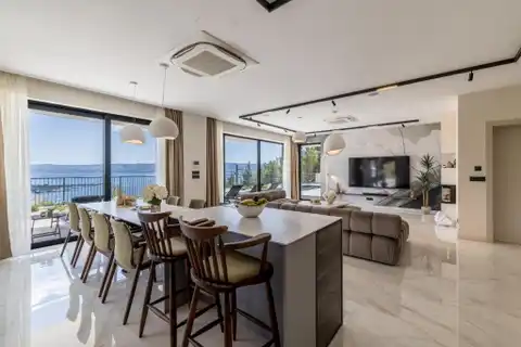 Dugi Rat - Vila 300 m², bazen, sauna ,pogled na more