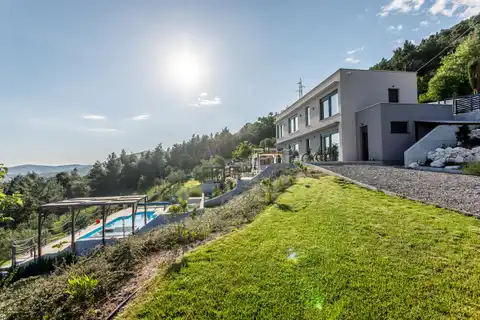 Vila 232 m², Kaštel Stari — 4SS, grijani bazen, pogled na more