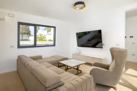 Rovinj- vila s bazenom u modernoj novogradnji