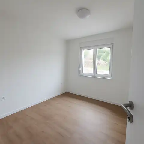Novi Vinodolski - Moderan trosoban stan na mirnoj lokaciji 64 m2