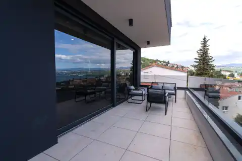 Opatija – Moderan trosoban stan s pogledom na more 128,52 m2
