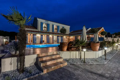 Zadar, Novigrad – Rustikální vila s tenisovým kurtem