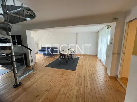 Záhřeb, Kvaternikovo náměstí - Dvoupatrový byt 150 m2 k pronájmu