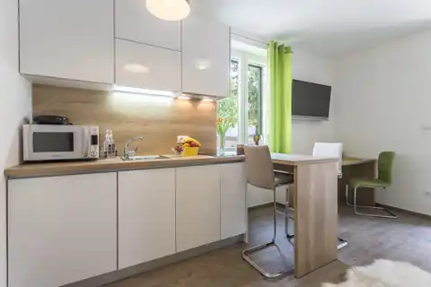 Split, Bačvice - Stan s 3 apartmanske jedinice i prostranim vrtom