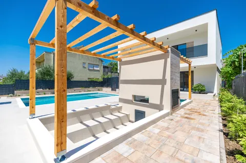 Trogir - Nuova villa moderna di 300m2 con piscina e jacuzzi
