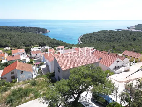 Vis, casa in costruzione con vista aperta sul mare