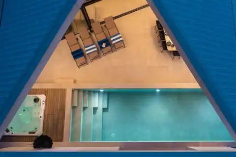 Brač - Moderna vila s bazenom, jacuzzijem i saunom
