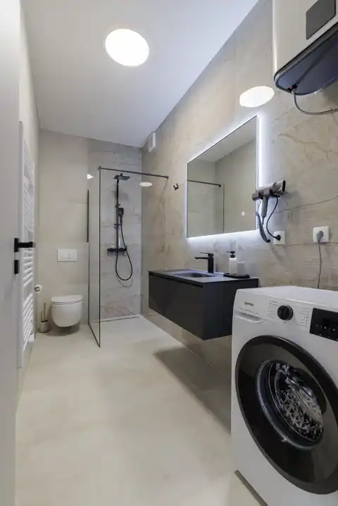 Split, Kila – stan 70 m² s savno, vrtom in bazenom