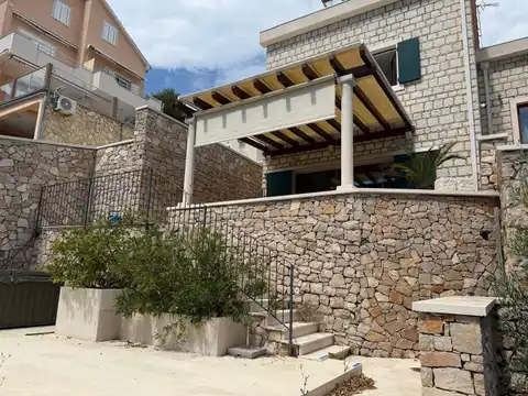 Milna, Brač - Ekskluzivna obiteljska vila prvi red do mora