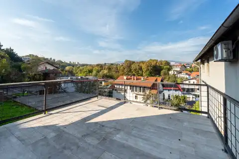 Kuća 169 m², Srebrnjak — 2 stana