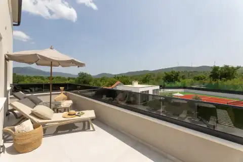 Trogir, Seget - Moderna vila s grijanim bazenom i pogledom na more