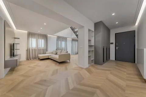 Zagreb, Centar – Luksuzan dvoetažan penthouse 150 m² za Najam