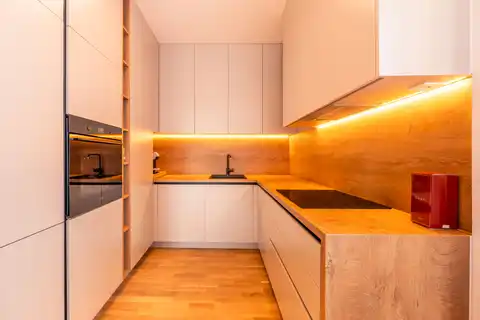 Zagreb, Srebrnjak - moderan trosoban stan s terasom