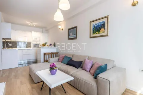 Split, Žnjan - Luxusní dvoupokojový penthouse 70 m2 s terasou