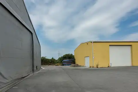 Sveta Nedelja - poslovni i skladišni prostor za najam