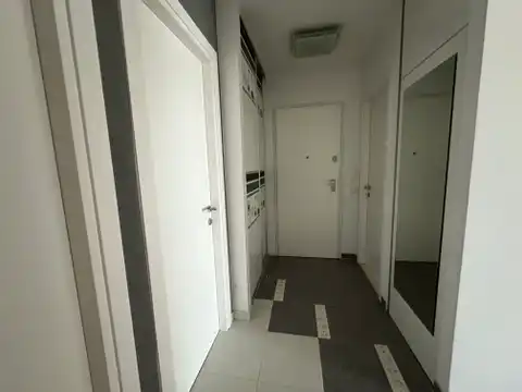 Split, Žnjan - Četverosoban stan sa loggiom