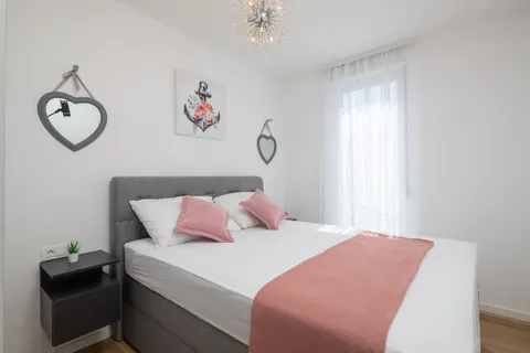 Trogir, Čiovo - Dvosoban stan za najam 75 m2