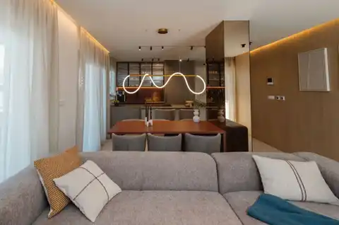 Split, Sirobuja - Trosobni penthouse sa bazenom