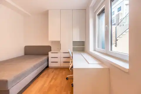 Zagreb, Srebrnjak - moderan trosoban stan s terasom