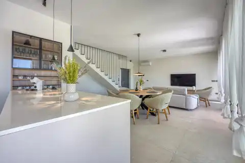 Kuća 230 m² — grijani bazen, krovna terasa, Poreč