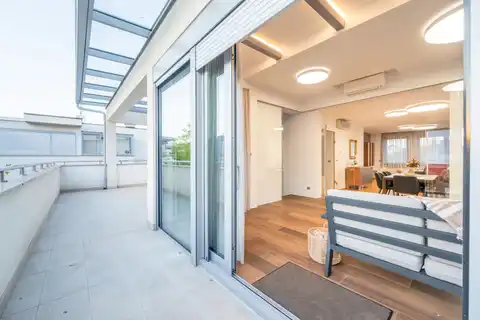 Zagreb, Srebrnjak – Uređen trosoban penthouse za najam