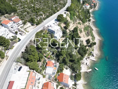 Omiš, Stanići - stavebný pozemok 1214 m2 s projektom