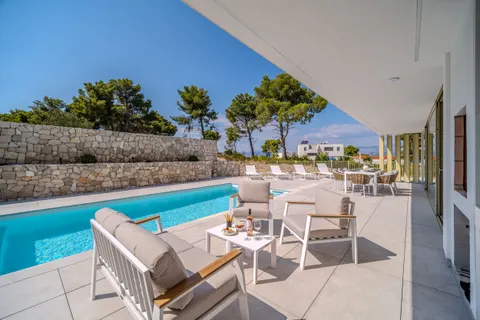Brač, Sutivan - Nádherná vila blízko mora 274m2