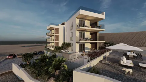 Trogir, Okrug Gornji - Trosoban stan sa terasom i vrtom