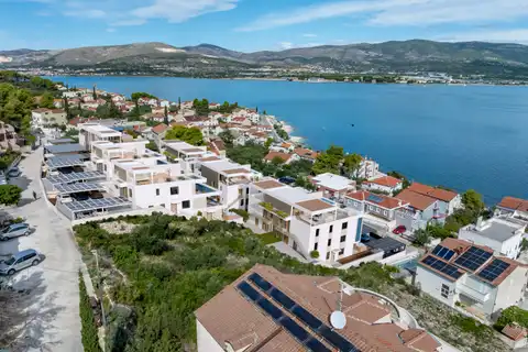 Trogir, Čiovo – Apartman u luksuznom apartmanskom naselju u blizini mora 52,04 m2