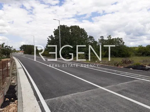 Šibenik, Unešić - stavební pozemek s projektem, 13459m2