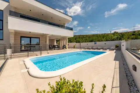 Zadar, Rovanjska – villa de 220 m², piscine et vue sur la mer