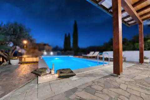 Rogoznica, Ražanj - Kamena villa s bazenom i pogledom na more