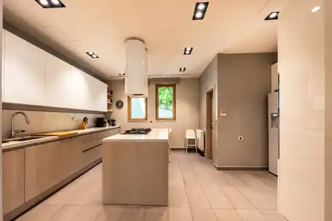 Kuća 376 m², Gornje Prekrižje — parcela 704 m²