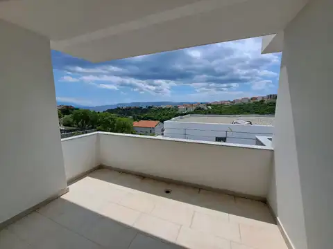 Novi Vinodolski - Moderan trosoban stan na mirnoj lokaciji 64 m2