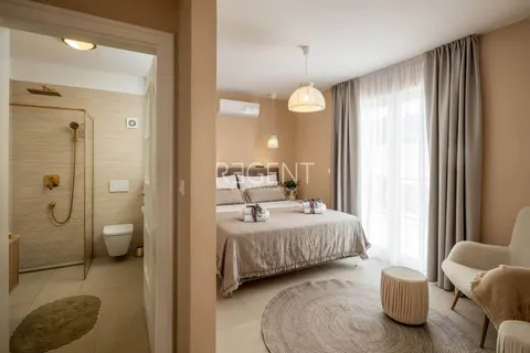 Rogoznica, Ražanj - autentica villa con vista mare
