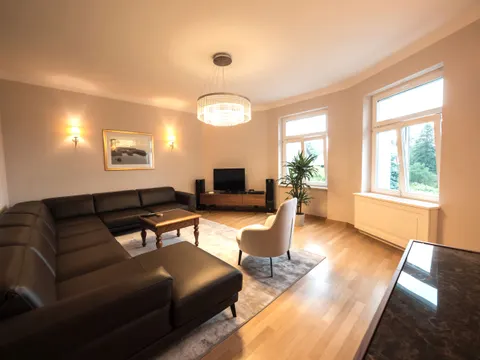 Záhřeb, Nazorova – Prostorný byt k pronájmu 150 m2