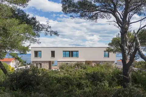 Šolta - Moderna vila s bazenom