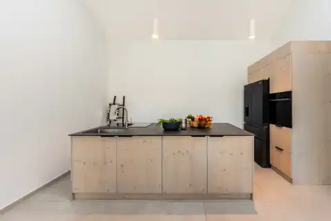 Ravna Gora, kuća 146 m² — 2 stana, privatni lift, bazen