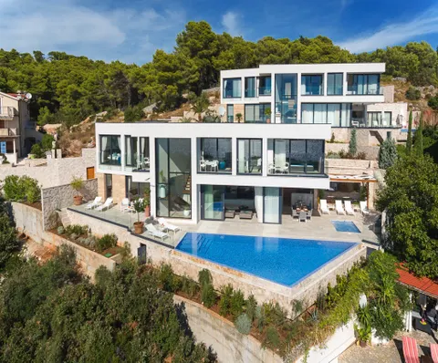 Hvar – Moderna vila s pogledom na more 195 m2