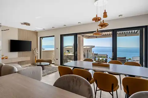 Podstrana - Moderná luxusná vila s bazénom a strešnou terasou