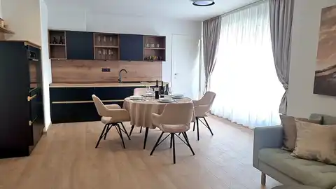 Split, Strožanac – For rent, three-room apartment 103 m² loggia jacuzzi parking