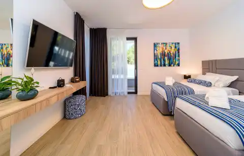 Trogir, Marina - Vila 400 m², 4 pokoje, bazén 30 m², 150 m od moře
