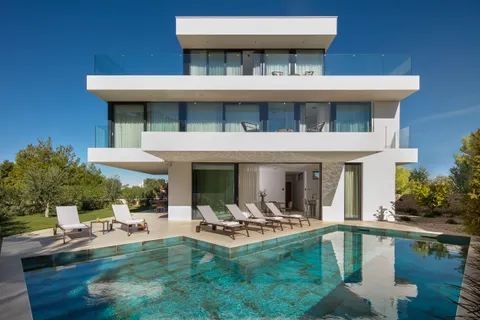 Sukošan – Luxusní moderní vila s bazénem 495 m2