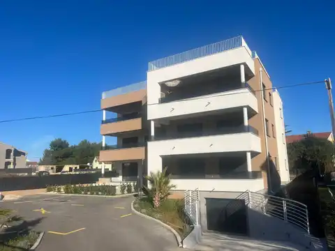 Zadar, Sukošan - Luksuzan trosoban stan 125 m2 novogradnja